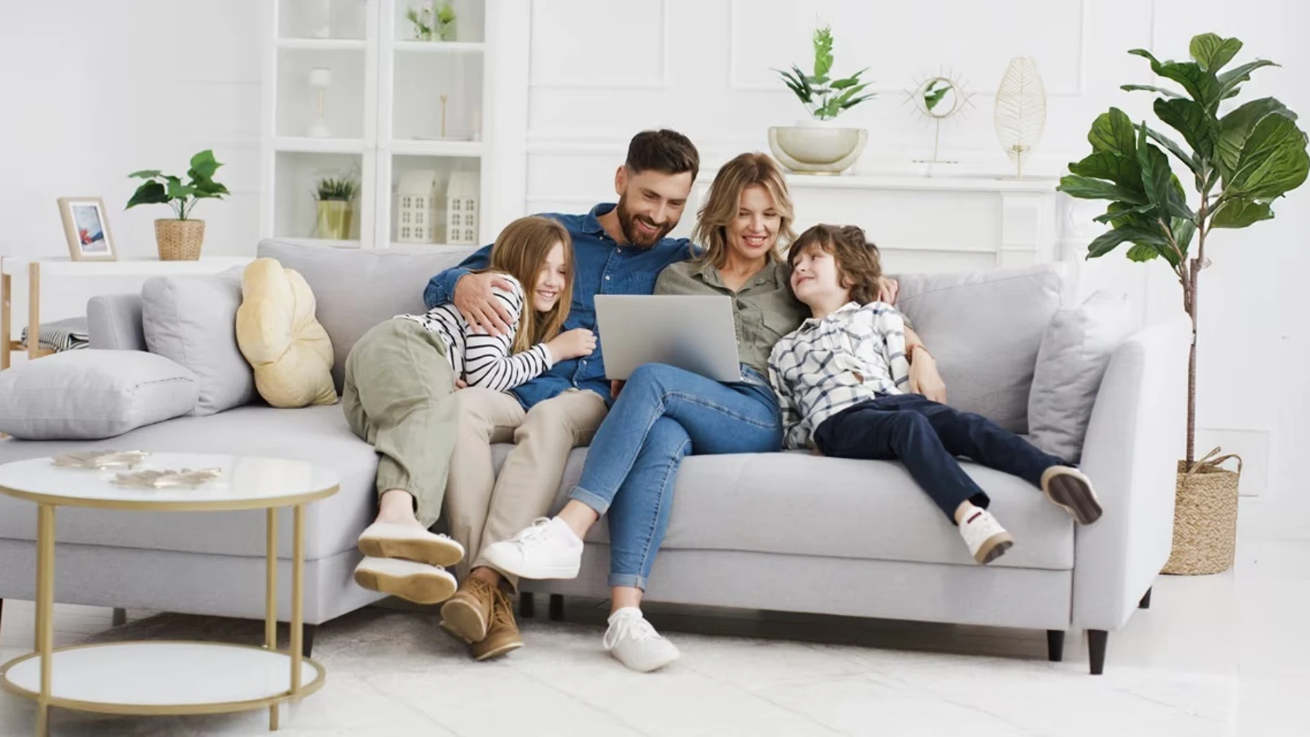 Fad y BBVA lanzan un videotutorial para fomentar el pensamiento crítico en las familias. REMITIDA / HANDOUT por FAD-BBVA Fotografía remitida a medios de comunicación exclusivamente para ilustrar la noticia a la que hace referencia la imagen, y citando la procedencia de la imagen en la firma 20/08/2025