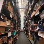 Drones, un acordeón y 88.000 euros en metálico: los insólitos hallazgos de la Oficina de Objetos Perdidos de Madrid