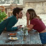 Con Madelyn Cline y K.J. Apa como protagonistas
