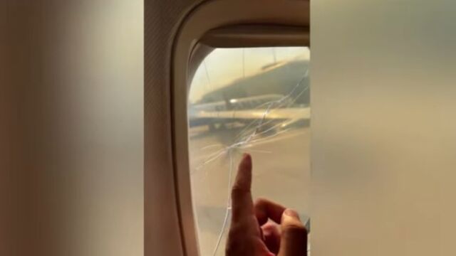 La ventana rota de un avión que cubría la ruta entre Manchester e Ibiza