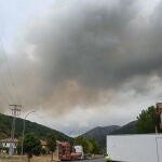  Medios luchan contra las llamas del incendio de Barniedo (León)