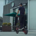 El iScooter iX5S incorpora un motor de 1000 W para subir cuestas sin esfuerzo