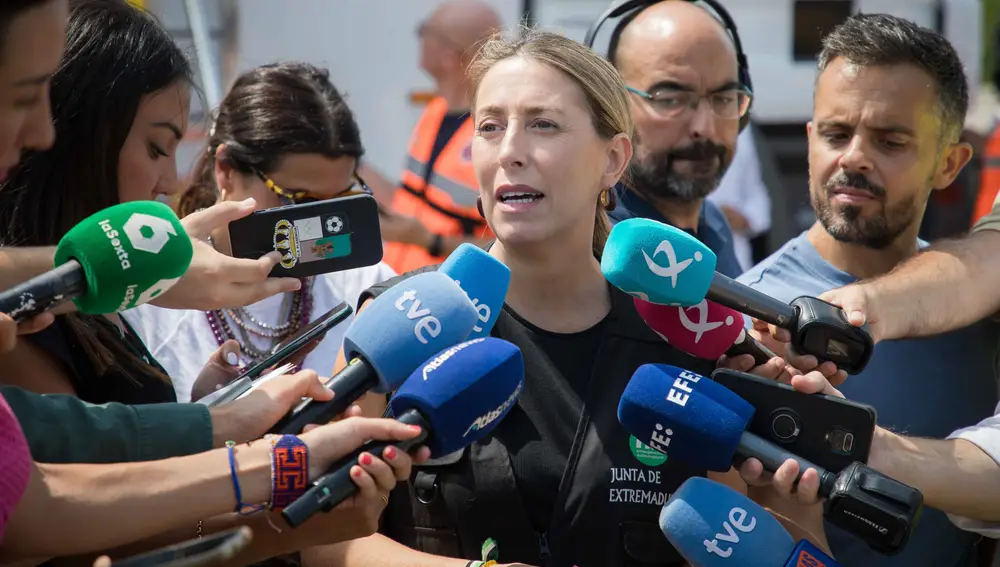 Imagen de archivo de la presidenta de la Junta, María Guardiola, en declaraciones a los medios tras una reunión del Cecopi