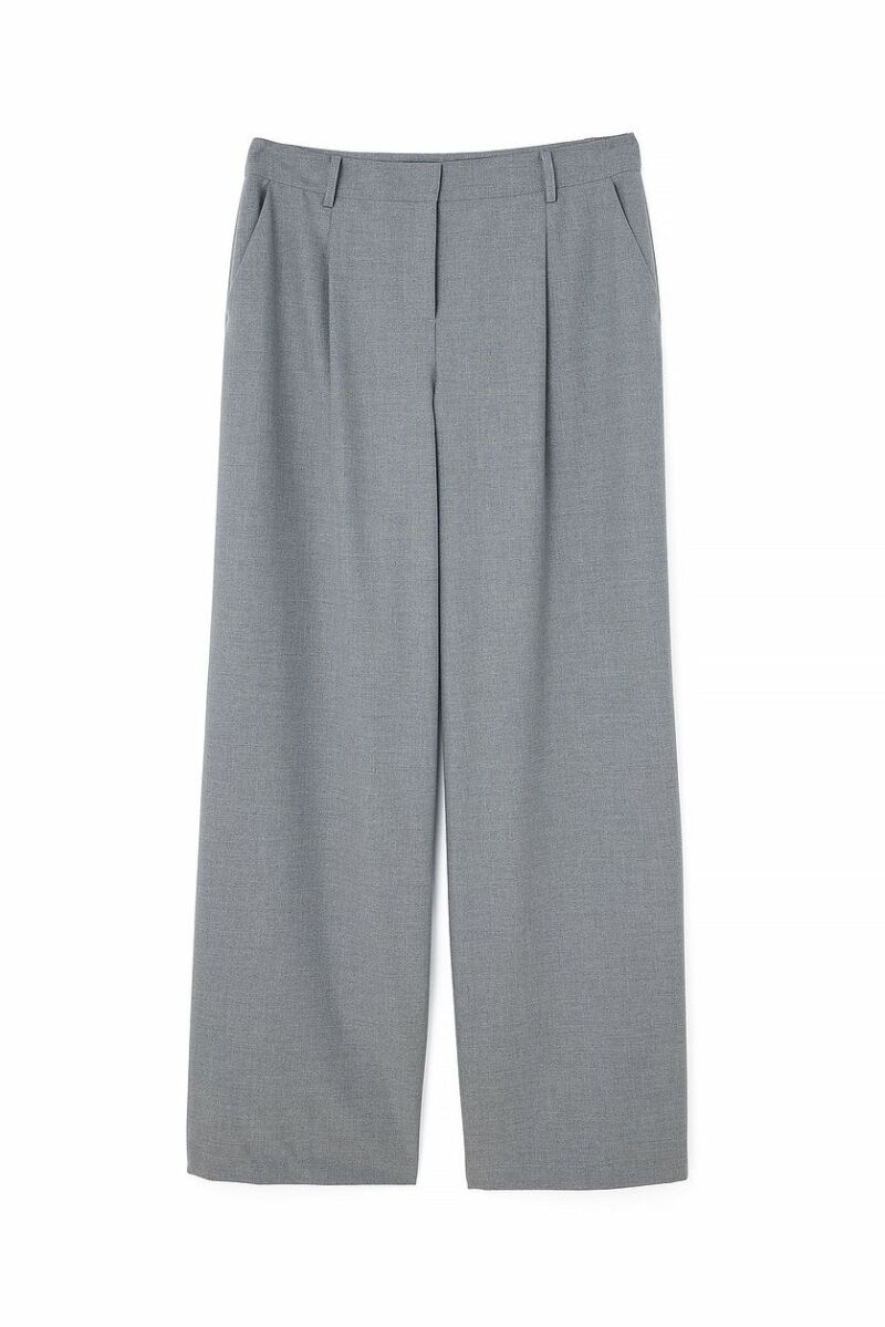 Pantalones en gris.