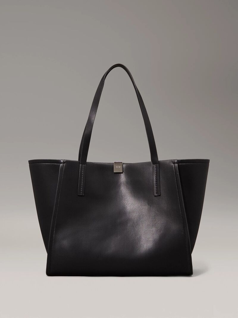 Bolso en negro.