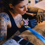 Investigan si los tatuajes pueden aumentar el riesgo de cáncer de sangre o piel
