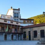 Fachada del Ayuntamiento de Santibáñez de la Sierra 