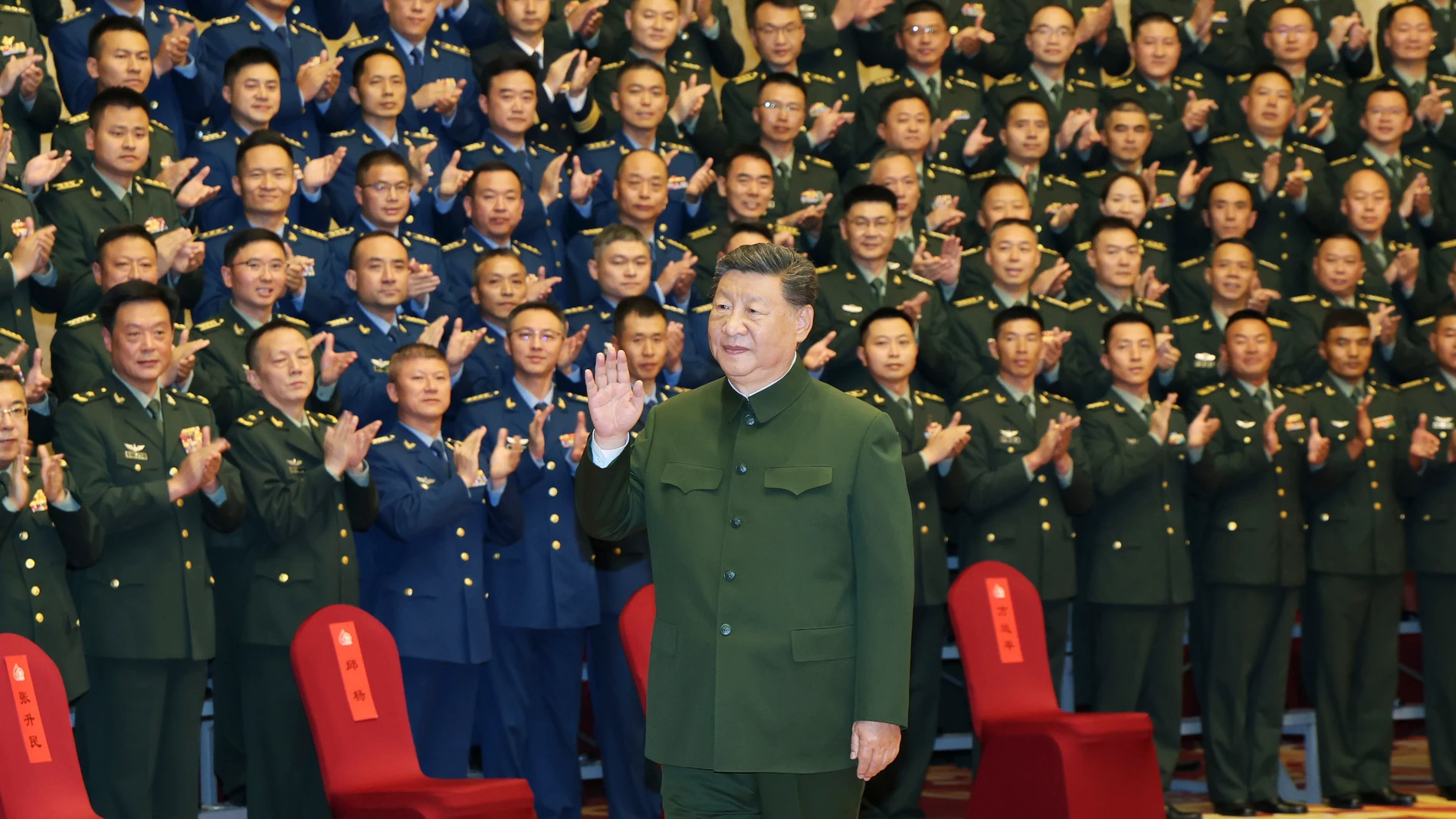 El presidente chino, Xi Jinping, asiste a los actos del 60º aniversario de la fundación del Tíbet.