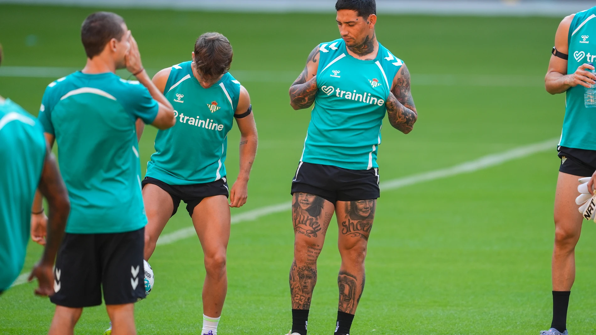 Chimy Avila looks on during training session of Real Betis at La Cartuja Stadium on August 21, 2025, in Sevilla, Spain. AFP7 21/08/2025 ONLY FOR USE IN SPAIN