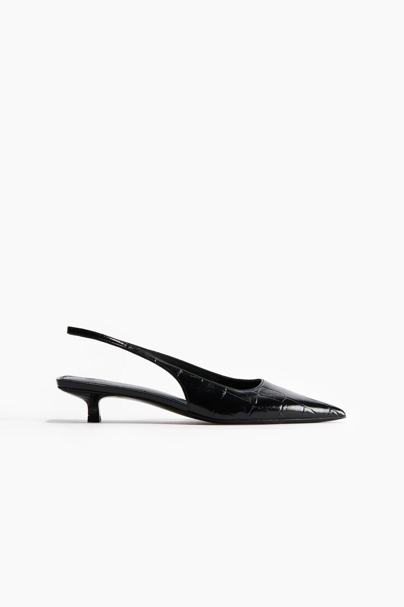 Zapatos de tacón sensato.