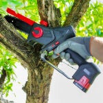 Cuando algo supera las 11.000 reseñas, por algo será: mini motosierra rebajada al 40 % en Amazon