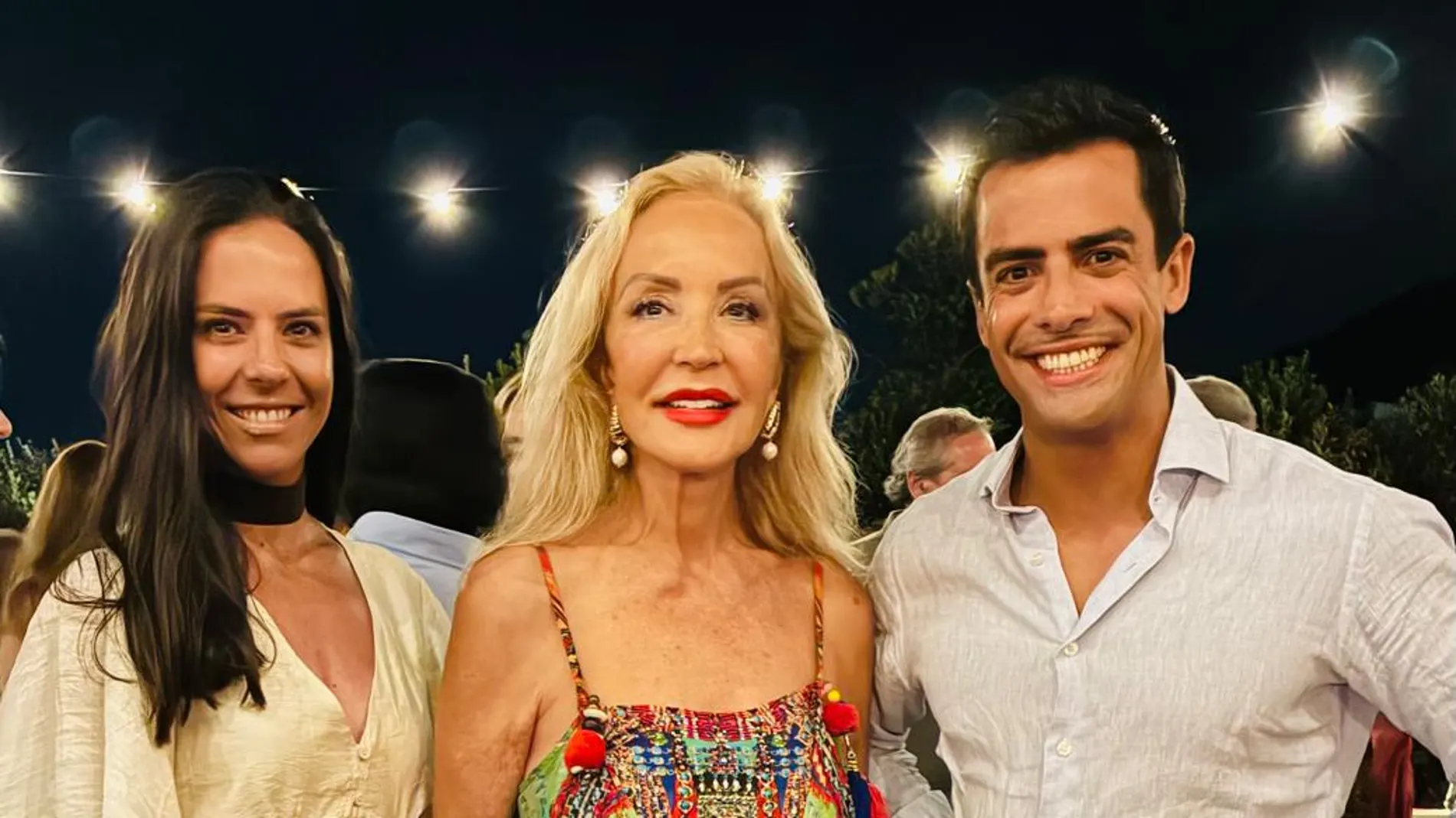 Juango Ospina junto a Carmen Lomana y su mujer