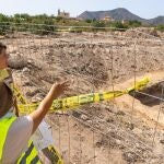 La alcaldesa, Noelia Arroyo, visita la excavación