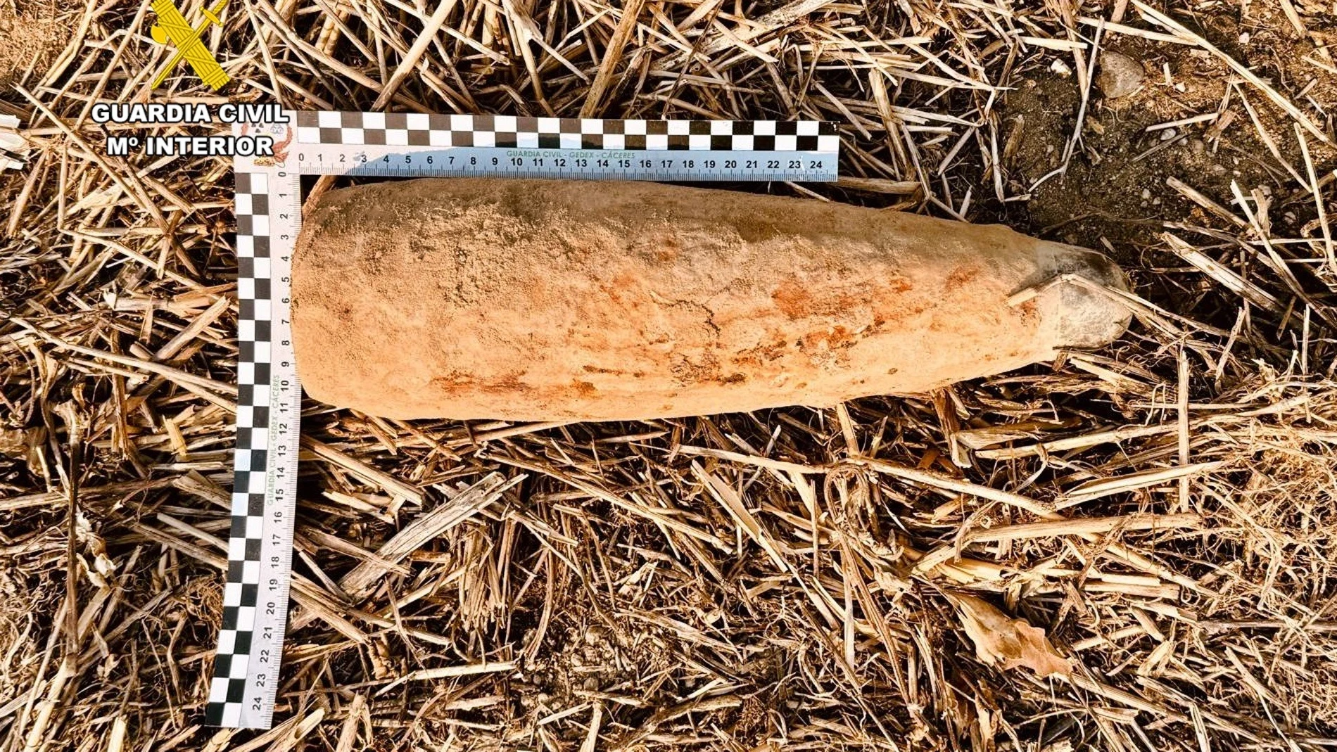 Proyectil de artillería REMITIDA / HANDOUT por Guardia Civil Fotografía remitida a medios de comunicación exclusivamente para ilustrar la noticia a la que hace referencia la imagen, y citando la procedencia de la imagen en la firma 22/08/2025