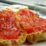 Tostadas con tomate triturado