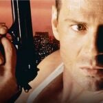 El clásico de la acción de Bruce Willis se disfruta mejor a pantalla grande
