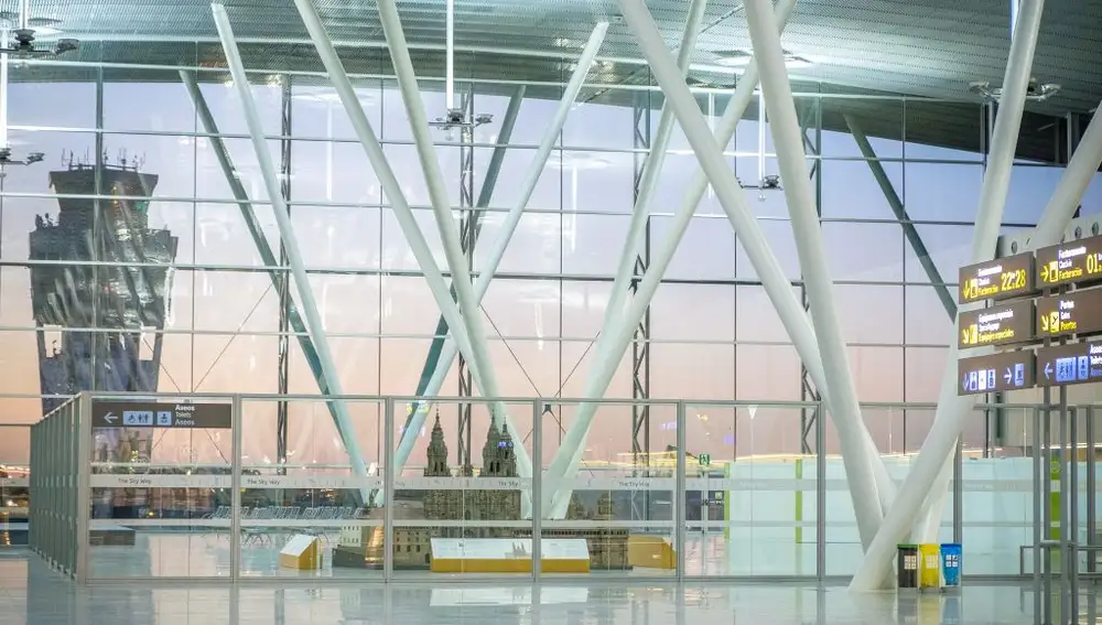 El hachazo de Ryanair lamina el tráfico de los aeropuertos de Jerez, Valladolid, Vigo y Santiago