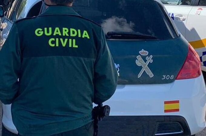 Un agente de la Guardia Civil