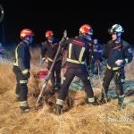 Sucesos.- Rescatada una joven tras caer a un pozo de seis metros de profundidad en un descampado de Torrejón de Ardoz