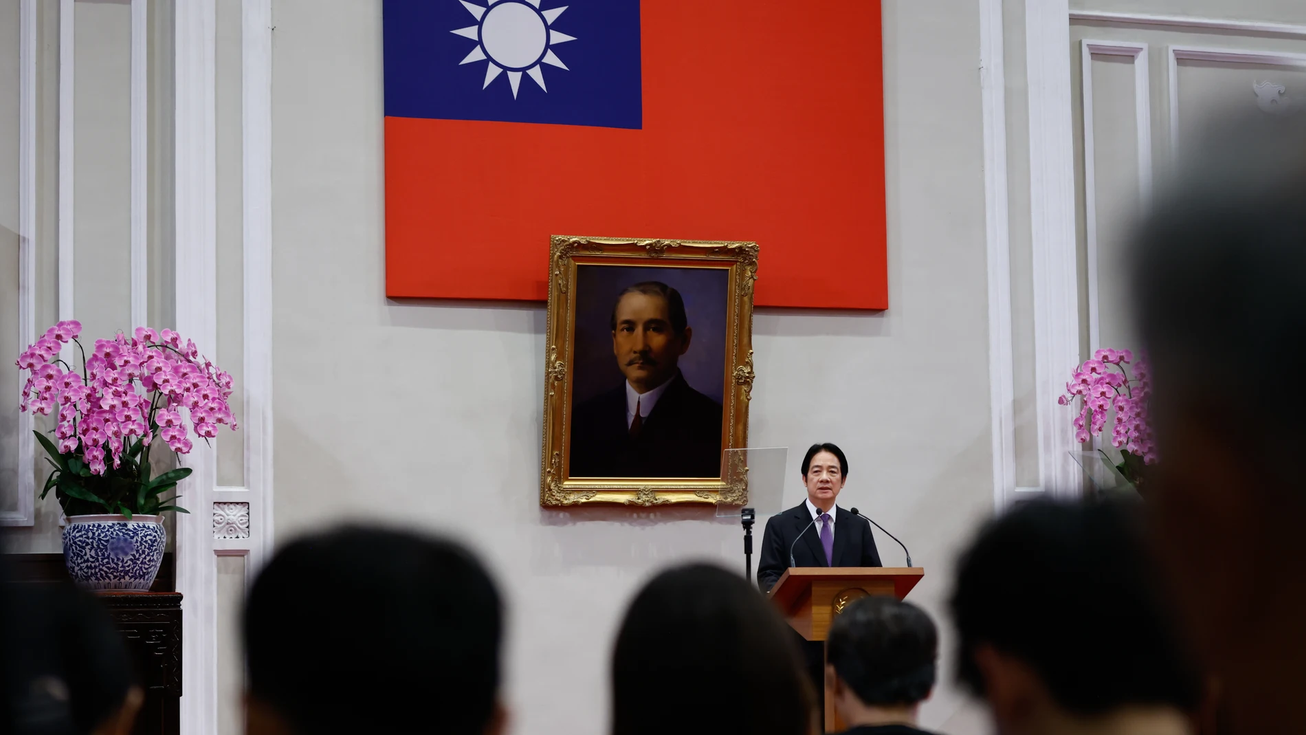 TAIPEI (Taiwan), 23/08/2025.- Taiwanese President William Lai (Lai Cheng-te) speaks regarding the referendum results about the restarting of Maanshan nuclear power plant, during a press conference at the Taiwan Presidential office building in Taipei, Taiwan, 23 August 2025. Taiwan's Referendum Act requires at least 5,000,523 'yes' votes to pass. Currently, about 4.2 million support the proposal with nearly 99 percent of votes counted. EFE/EPA/RITCHIE B. TONGO