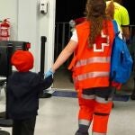 Localizan en la costa de Alicante una patera con 16 personas, entre ellas cinco menores, y nueve son hospitalizadas