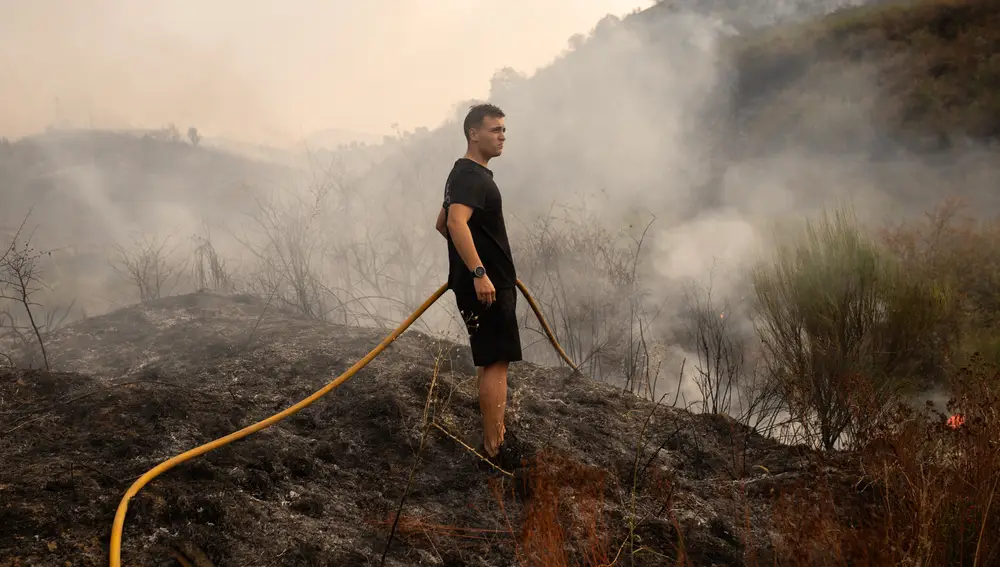 Evacuadas cinco localidades ante el avance de los incendios de Molinaseca y Garaño (León)