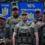 El comandante en jefe de las Fuerzas Armadas, Oleksander Sirski, y otros militares en Donetsk
