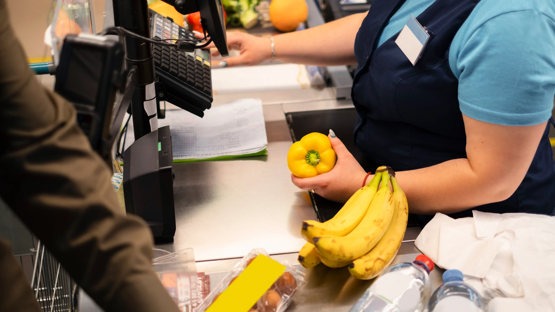 ¿Hablas con los trabajadores del supermercado? Esto dice la psicología de ti