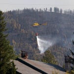 Tareas de extinción del fuego en la provincia leonesa