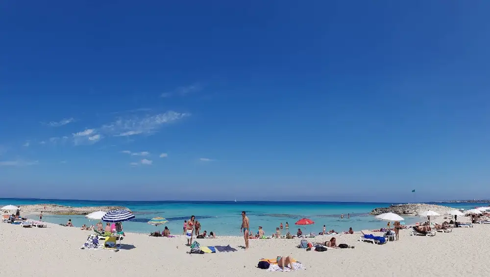 La playa virgen de Formentera que donde el mar parece una piscina infinita (no es ses Illetes)
