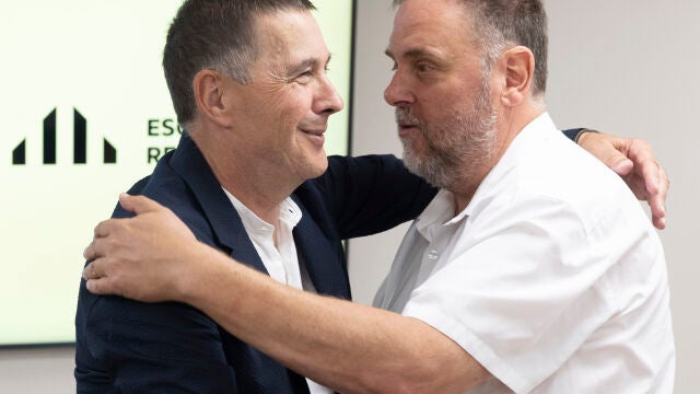 Reunión entre delegaciones de EH Bildu y ERC, encabezadas por sus respectivos líderes, Arnaldo Otegi y Oriol Junqueras