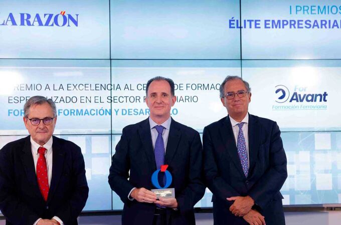 José Antonio Cárabe, Director General de ForAvant recibiendo el premio en la gala de los premios Elite empresarial otorgados por la Razón