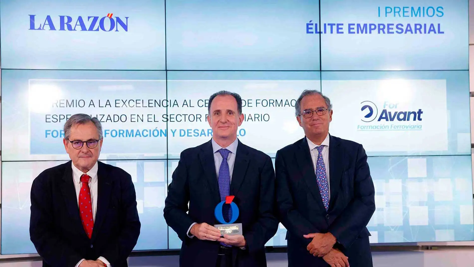 José Antonio Cárabe, Director General de ForAvant recibiendo el premio en la gala de los premios Elite empresarial otorgados por la Razón