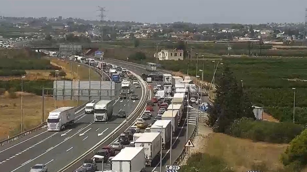 Obligatorio parar si presencias un accidente en carretera: así debes actuar