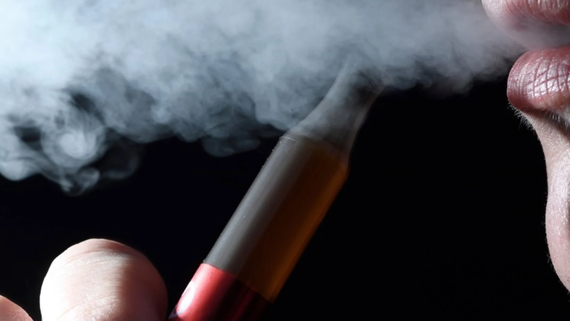 Nofumadores exige la prohibición total de los vapeadores desechables en España