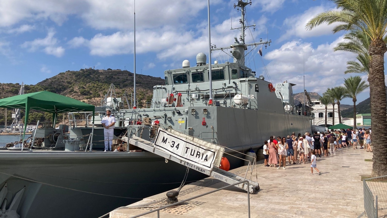 Defensa informa que dos cazaminas y varios buques de la OTAN atracarán en España durante tres días