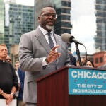 El alcalde de Chicago, el demócrata Brandon Johnson