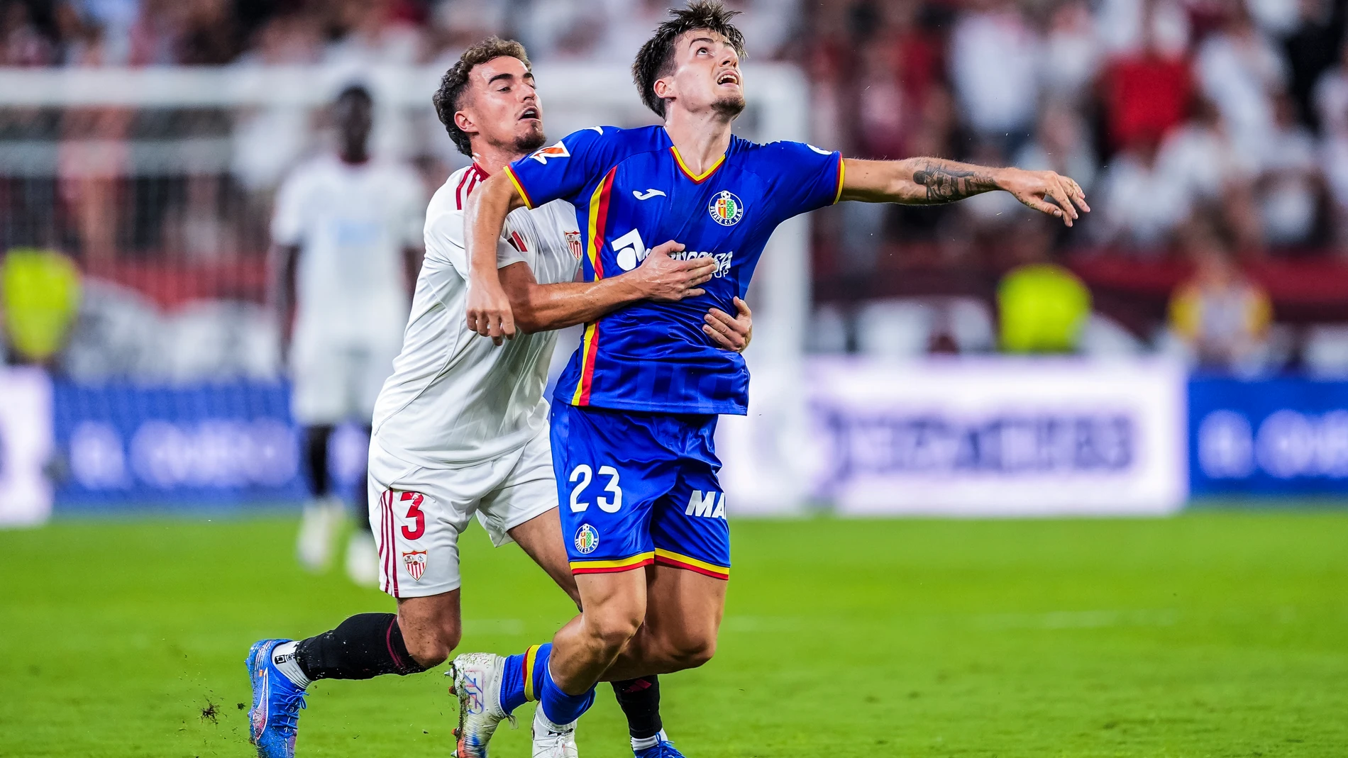 Adria Pedrosa of Sevilla FC and Adrian Liso of Getafe CF in action during the Spanish league, LaLiga EA Sports, football match played between Sevilla FC and Getafe CF at Ramon Sanchez-Pizjuan stadium on August 25, 2025, in Sevilla, Spain. AFP7 25/08/2025 ONLY FOR USE IN SPAIN
