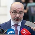 MADRID.-El delegado del Gobierno acusa a la Comunidad de boicotear el reparto de migrantes y ve un "tufo racista" en su recurso