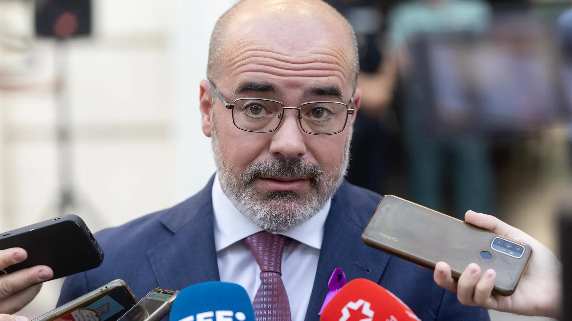 MADRID.-El delegado del Gobierno acusa a la Comunidad de boicotear el reparto de migrantes y ve un "tufo racista" en su recurso