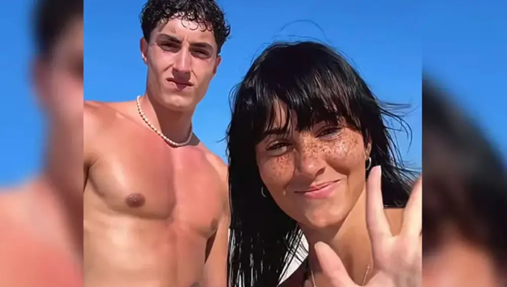 Plex y Aitana en su vídeo viral en Indonesia