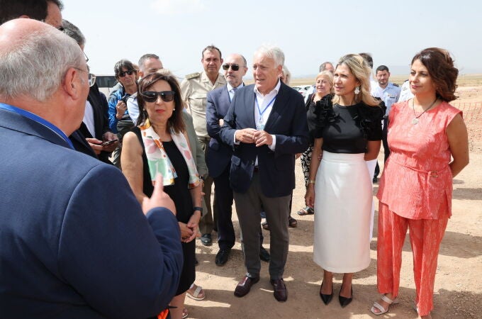 Margarita Robles visita el nuevo proyecto del aeropuerto de Teruel en el que el Ministerio de Defensa invertirá 42 millones 