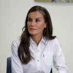 La Reina Letizia visita las zonas afectadas por las incendios en Castilla y León.