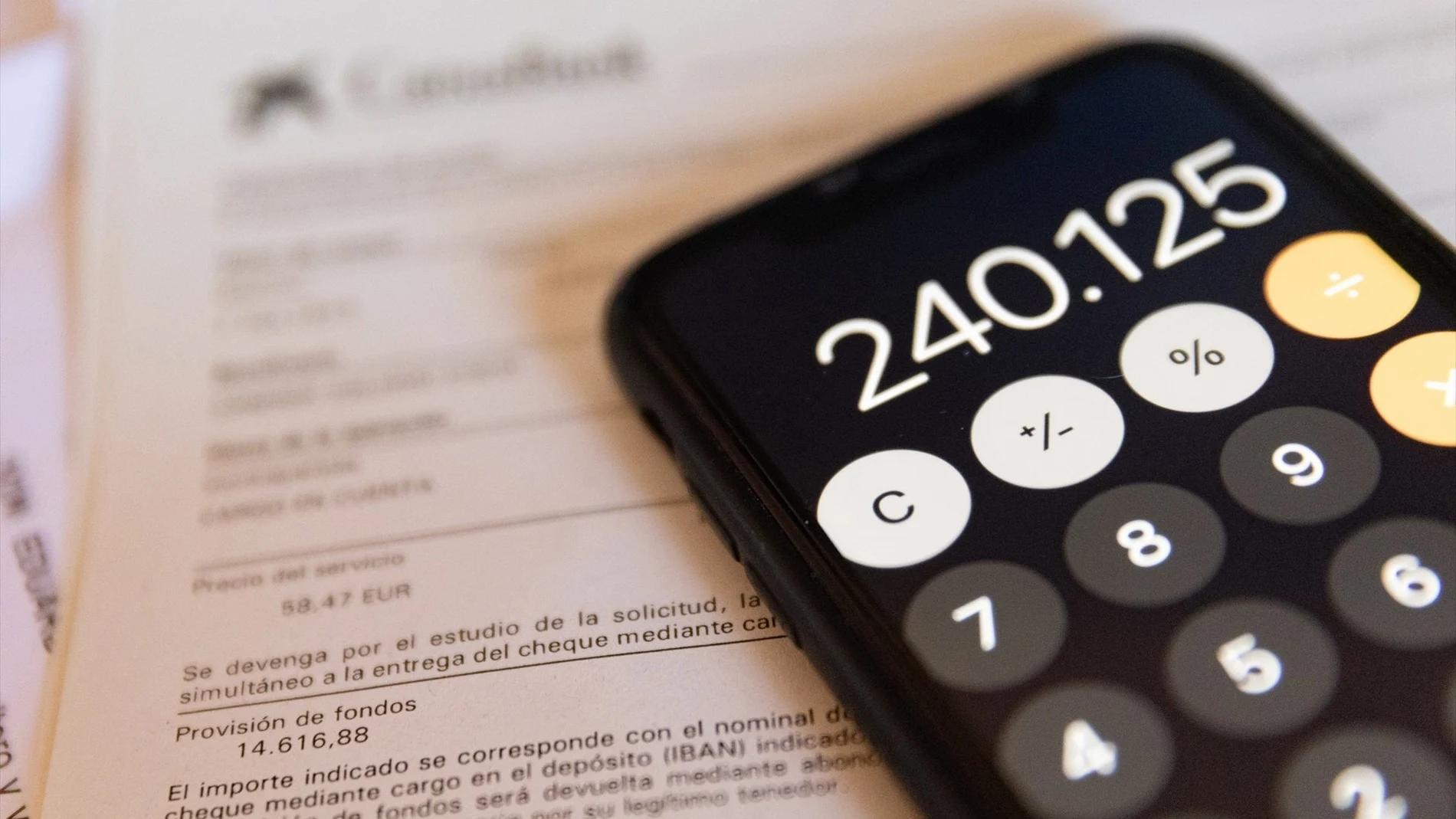 MADRID.-La firma de hipotecas en la Comunidad de Madrid aumenta un 20,6% en junio con 6.632 operaciones