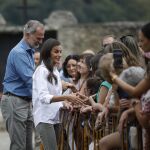 Los Reyes trasladan el apoyo de la Corona a los afectados por el incendio de Porto (Zamora)