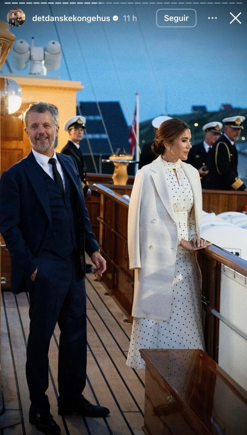 Mary de Dinamarca con vestido de lunares.