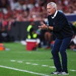 Jose Mourinho, durante el partido de vuelta de la previa de Champions ante el Benfica