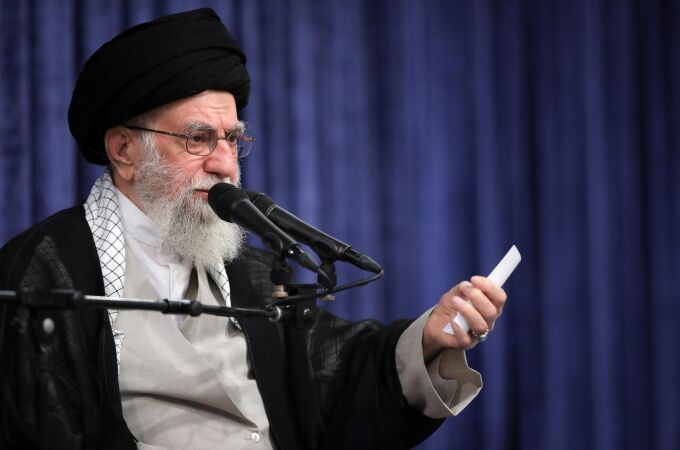 Irán.- Irán avisa de que revisará su colaboración con el OIEA si los países europeos reactivan sanciones