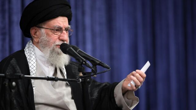 Irán.- Irán avisa de que revisará su colaboración con el OIEA si los países europeos reactivan sanciones