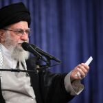 Irán.- Irán avisa de que revisará su colaboración con el OIEA si los países europeos reactivan sanciones